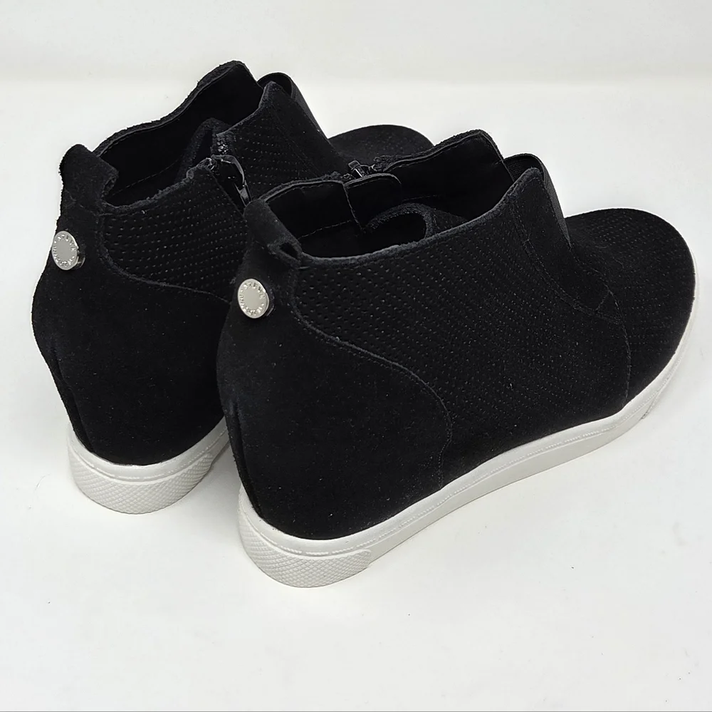 Steve Madden Black Flavy Suede Wedge Zip Sneaker  Size 9